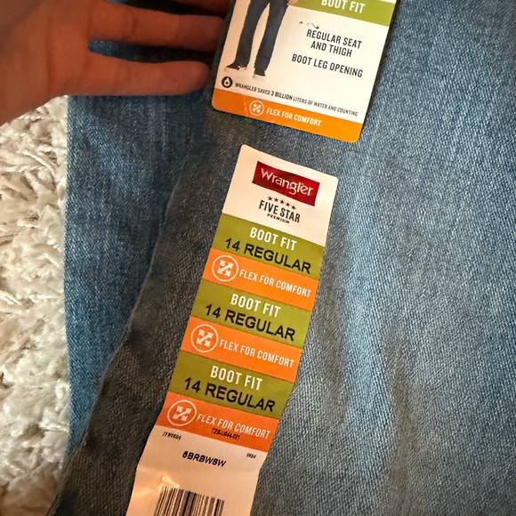 Wrangler Men's Relaxed Fit Light Blue Jeans - Picture 4 of 7